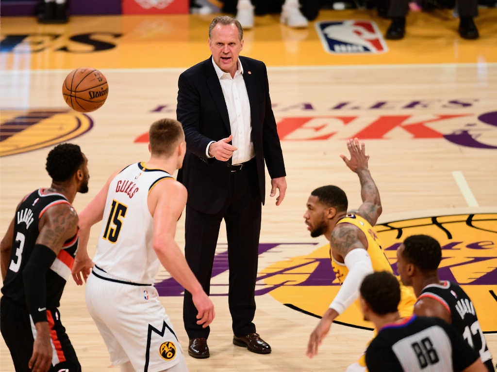 用邊路傳中 用邊路傳中